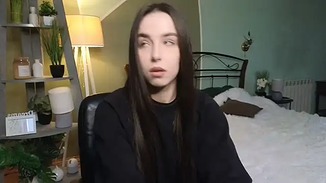 AuroraAksnesss online show from 02/13/25, 07:35