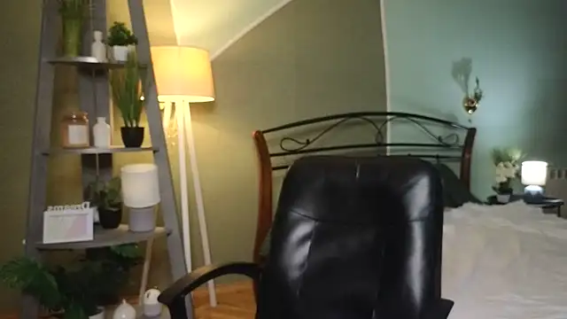 AuroraAksnesss online show from 03/06/25, 04:07