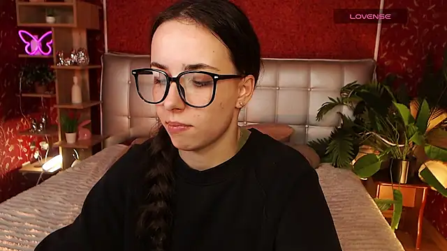 AuroraAksnesss online show from 02/15/25, 05:17