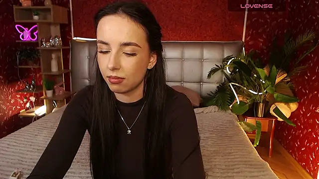 AuroraAksnesss online show from 02/25/25, 04:25