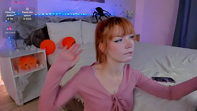 Linablueeyed online show from 11/03/25, 09:13