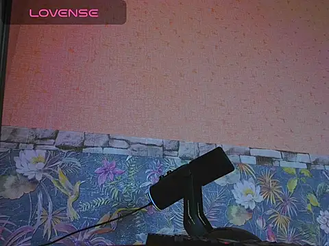 Chloe strip online show from 10/20/25, 05:53