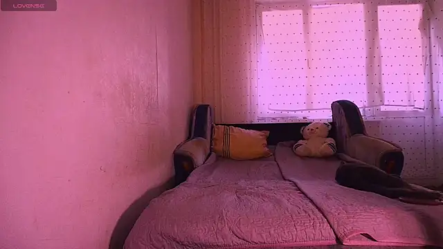 Chloe strip online show from 09/15/25, 04:57