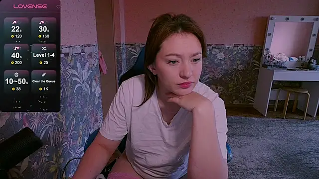Chloe strip online show from 09/23/25, 03:13