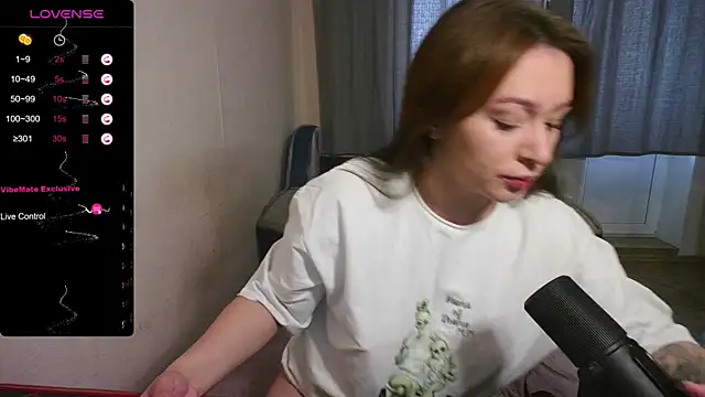 Chloe strip online show from 09/30/25, 02:28