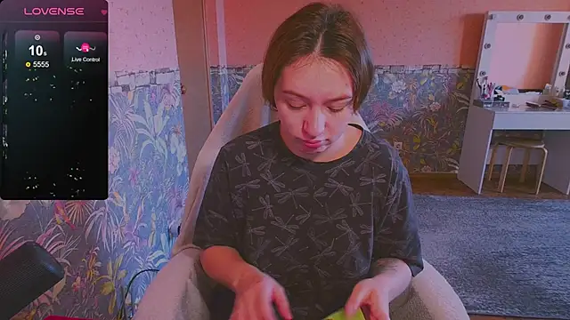 Chloe strip online show from 09/29/25, 02:29