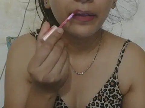 Snapshot of DOLL_CUTY chatting on 05/11/26, 05:43 DOLL CUTY online show from 05/11/26, 05:43