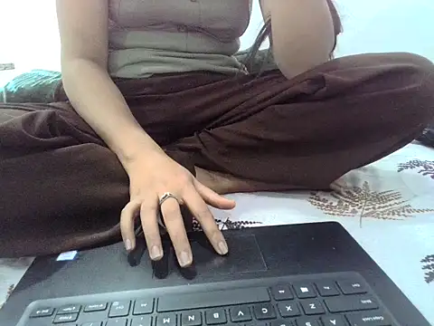 DOLL CUTY online show from 11/24/25, 04:40