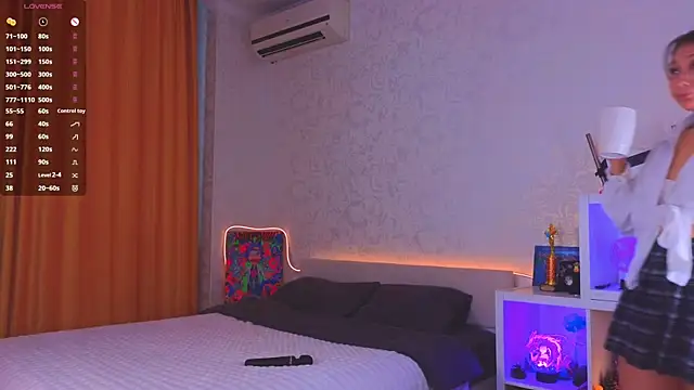 Snapshot of Renochka chatting on 11/13/25, 11:47 Renochka online show from 11/13/25, 11:47