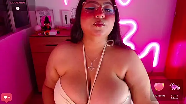 Snapshot of Rebeca_charme21 chatting on 12/31/24, 02:08 Rebeca charme21 online show from 12/31/24, 02:08