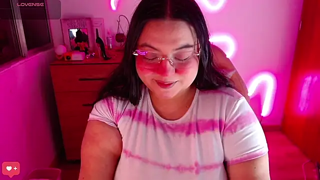 Snapshot of Rebeca_charme21 chatting on 02/13/25, 02:12 Rebeca charme21 online show from 02/13/25, 02:12