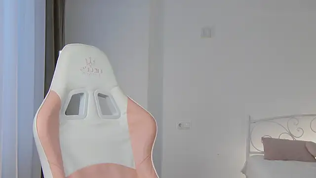 Snapshot of CherryJ_ chatting on 11/30/25, 07:42 CherryJ online show from 11/30/25, 07:42