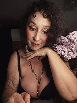 Snapshot of GypsyEsmeralda chatting on 05/24/26, 04:18 GypsyEsmeralda online show from 05/24/26, 04:18