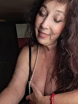 Snapshot of GypsyEsmeralda chatting on 05/27/26, 04:47 GypsyEsmeralda online show from 05/27/26, 04:47