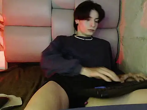 Apolo Hidalgo01 online show from 10/13/25, 09:59