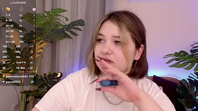 Snapshot of Alice_Walters chatting on 01/24/25, 07:07 Alice Walters online show from 01/24/25, 07:07