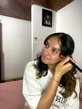 Snapshot of Andi9_ chatting on 10/07/25, 01:06 Andi9 online show from 10/07/25, 01:06