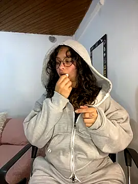 Snapshot of Andi9_ chatting on 10/08/25, 01:07 Andi9 online show from 10/08/25, 01:07