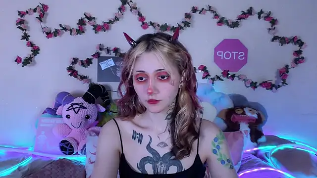 Snapshot of _Devill_Baby chatting on 05/13/26, 11:23 Devill Baby online show from 05/13/26, 11:23