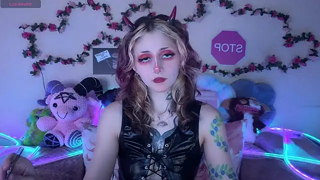 Snapshot of _Devill_Baby chatting on 05/15/26, 05:22 Devill Baby online show from 05/15/26, 05:22