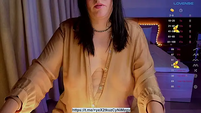 Snapshot of Sophy__soft chatting on 06/23/26, 01:42 Sophy soft online show from 06/23/26, 01:42