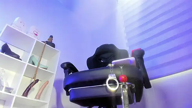 charlotte joliedart online show from 11/20/25, 11:11