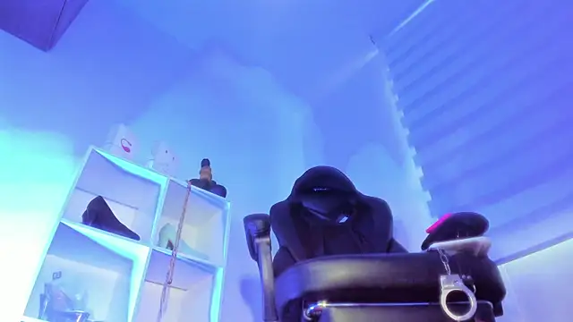 charlotte joliedart online show from 10/21/25, 08:41