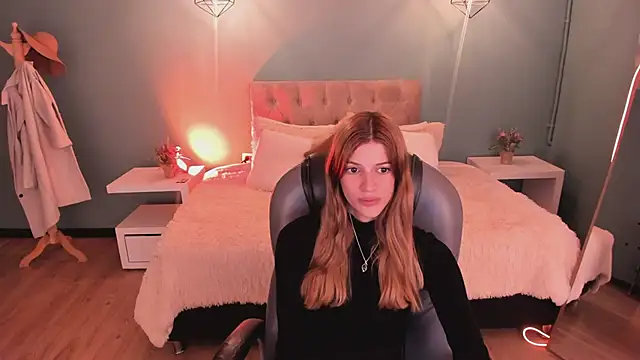 Snapshot of Nora_Vennucci chatting on 05/05/26, 08:01 Nora Vennucci online show from 05/05/26, 08:01