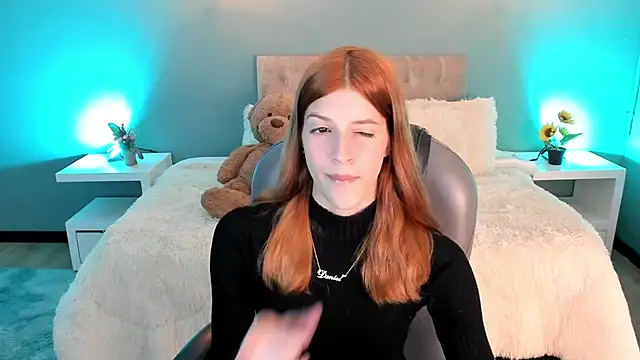 Snapshot of Nora_Vennucci chatting on 11/07/25, 08:02 Nora Vennucci online show from 11/07/25, 08:02