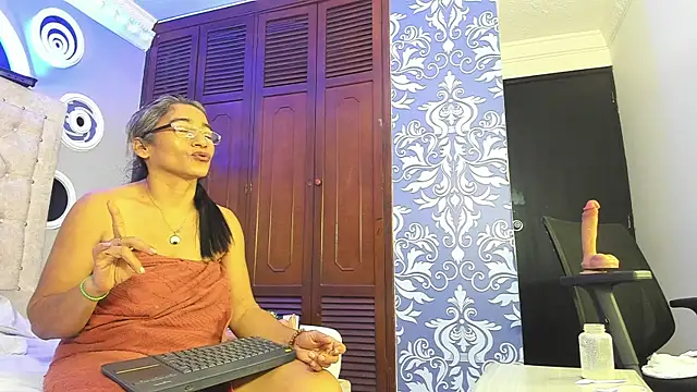 mature bigass   online show from 03/04/25, 09:00