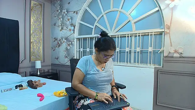 mature bigass   online show from 01/15/26, 12:08