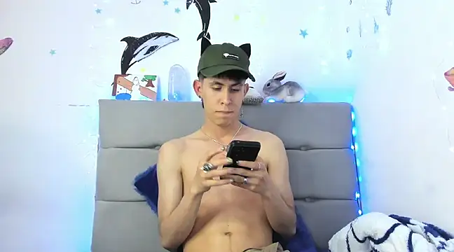 andrew uwu  online show from 12/23/24, 04:55