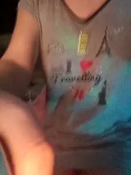 Snapshot of trannyfrench422 chatting on 10/17/25, 01:31 trannyfrench422 online show from 10/17/25, 01:31