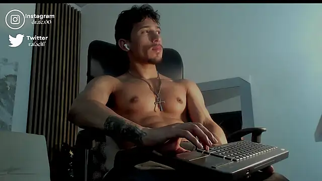 Snapshot of rafael_stone chatting on 09/25/25, 02:28 rafael stone online show from 09/25/25, 02:28