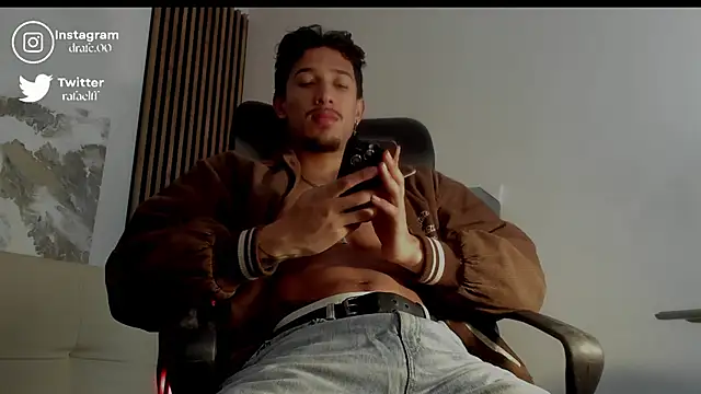 Snapshot of rafael_stone chatting on 09/27/25, 11:33 rafael stone online show from 09/27/25, 11:33