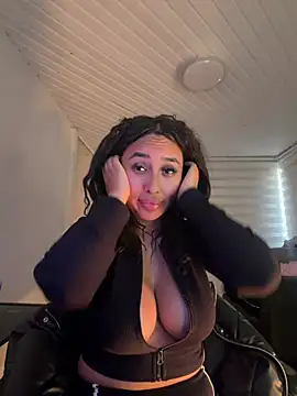 Snapshot of Anily_Lovely chatting on 07/05/26, 09:43 Anily Lovely online show from 07/05/26, 09:43