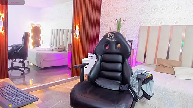 Daphnne tay online show from 09/22/25, 03:23