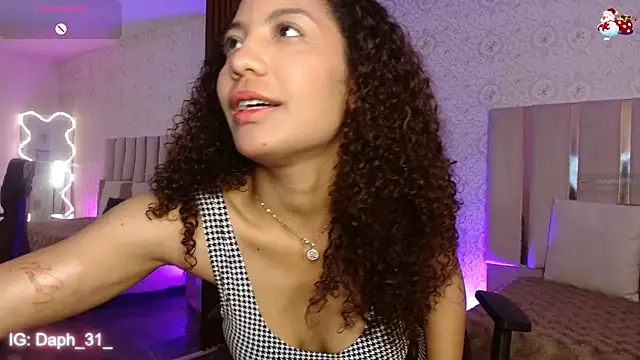 Daphnne tay online show from 11/17/25, 03:43