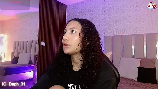 Daphnne tay online show from 11/18/25, 03:32