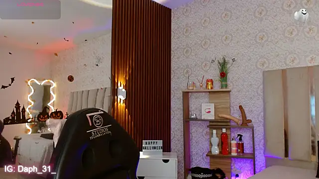 Daphnne tay online show from 11/06/25, 03:21