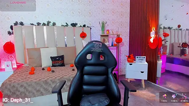 Daphnne tay online show from 10/12/25, 04:03