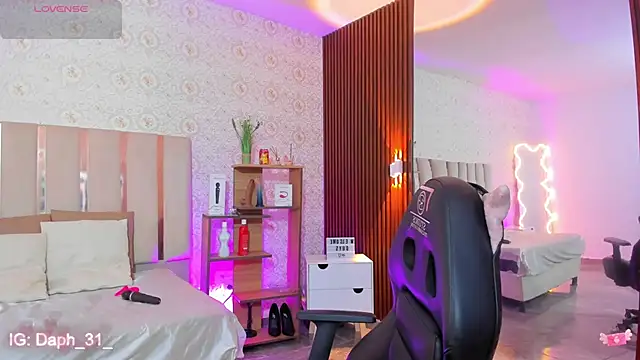 Daphnne tay online show from 10/09/25, 03:18