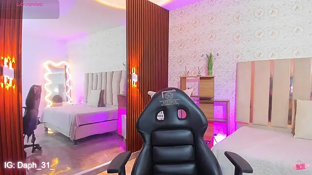 Daphnne tay online show from 10/01/25, 03:11