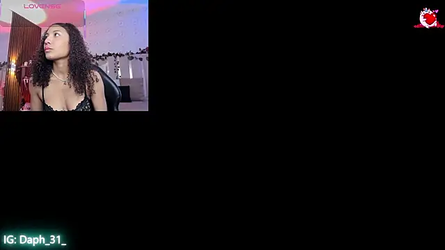 Snapshot of Daphnne_tay chatting on 02/22/26, 03:42 Daphnne tay online show from 02/22/26, 03:42