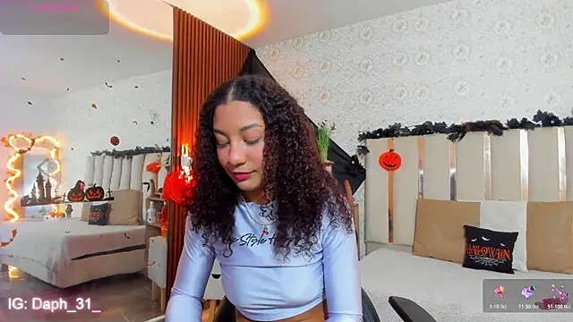 Daphnne tay online show from 10/20/25, 03:30