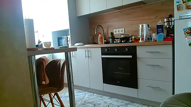 Brionia online show from 12/02/25, 07:10