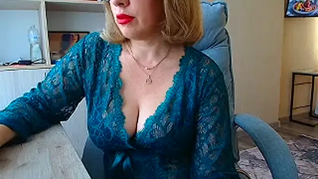 Snapshot of Brionia chatting on 07/15/26, 05:25 Brionia online show from 07/15/26, 05:25