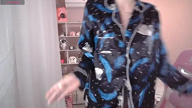 Snapshot of CassieJuice69 chatting on 11/02/25, 04:01 CassieJuice69 online show from 11/02/25, 04:01