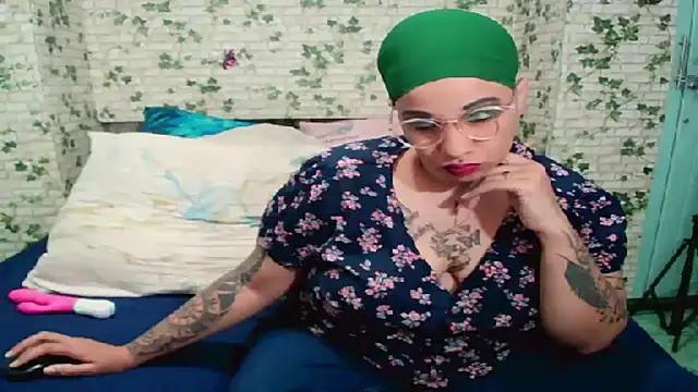 Snapshot of Indian_candyXX chatting on 05/14/26, 04:37 Indian candyXX online show from 05/14/26, 04:37