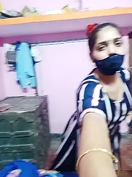 Snapshot of Cute-Simmi chatting on 01/06/25, 10:05 Cute-Simmi online show from 01/06/25, 10:05